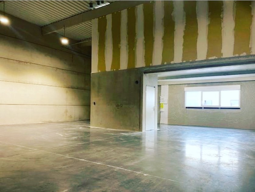 Photo LOCAL D'ACTIVITE DE 224 m2 SECURISE - ZONE D'ACTIVITE image 4/5