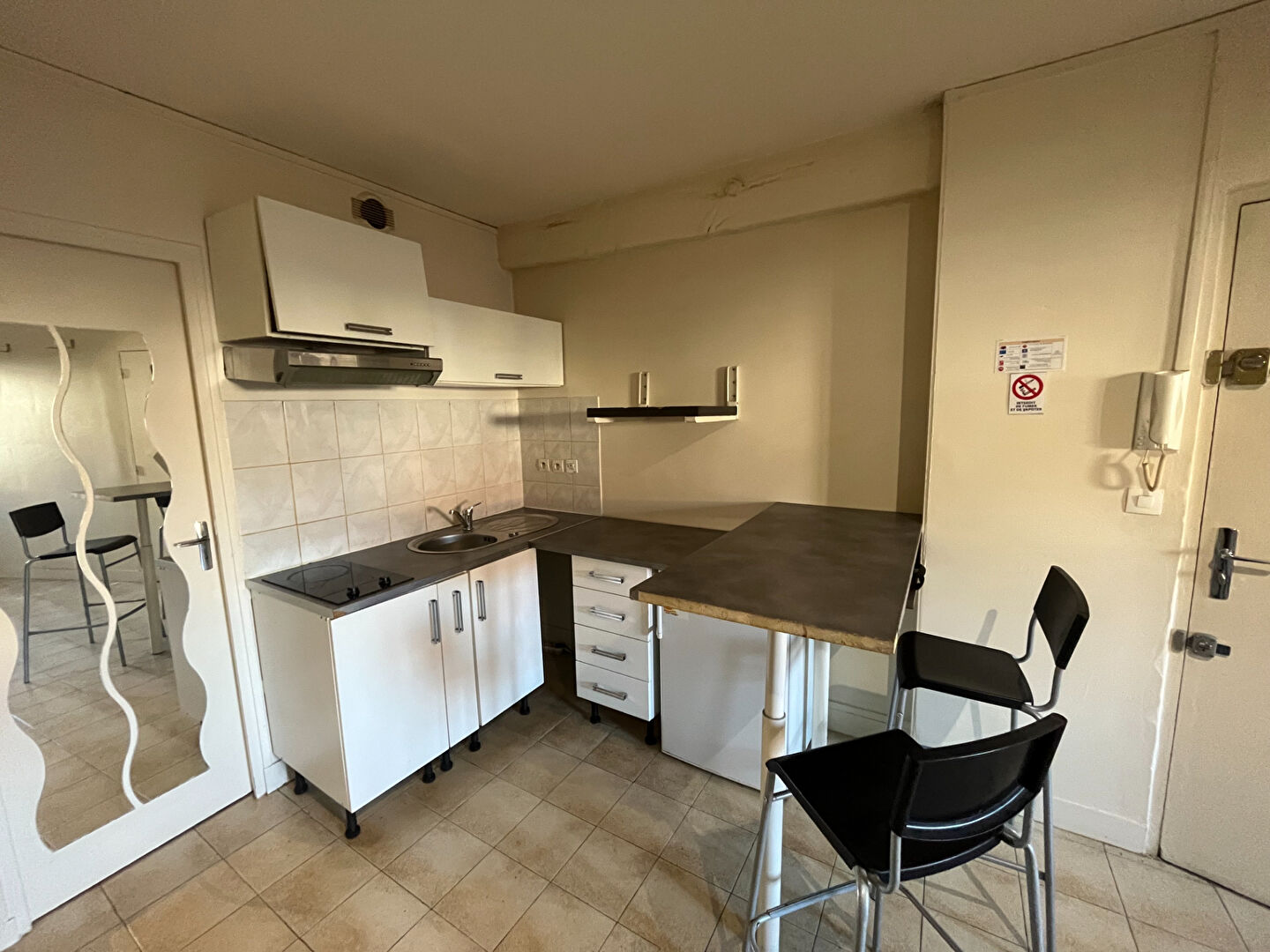 Photo Studio à louer à Ozoir La Ferrière proche de toutes commodités image 3/4