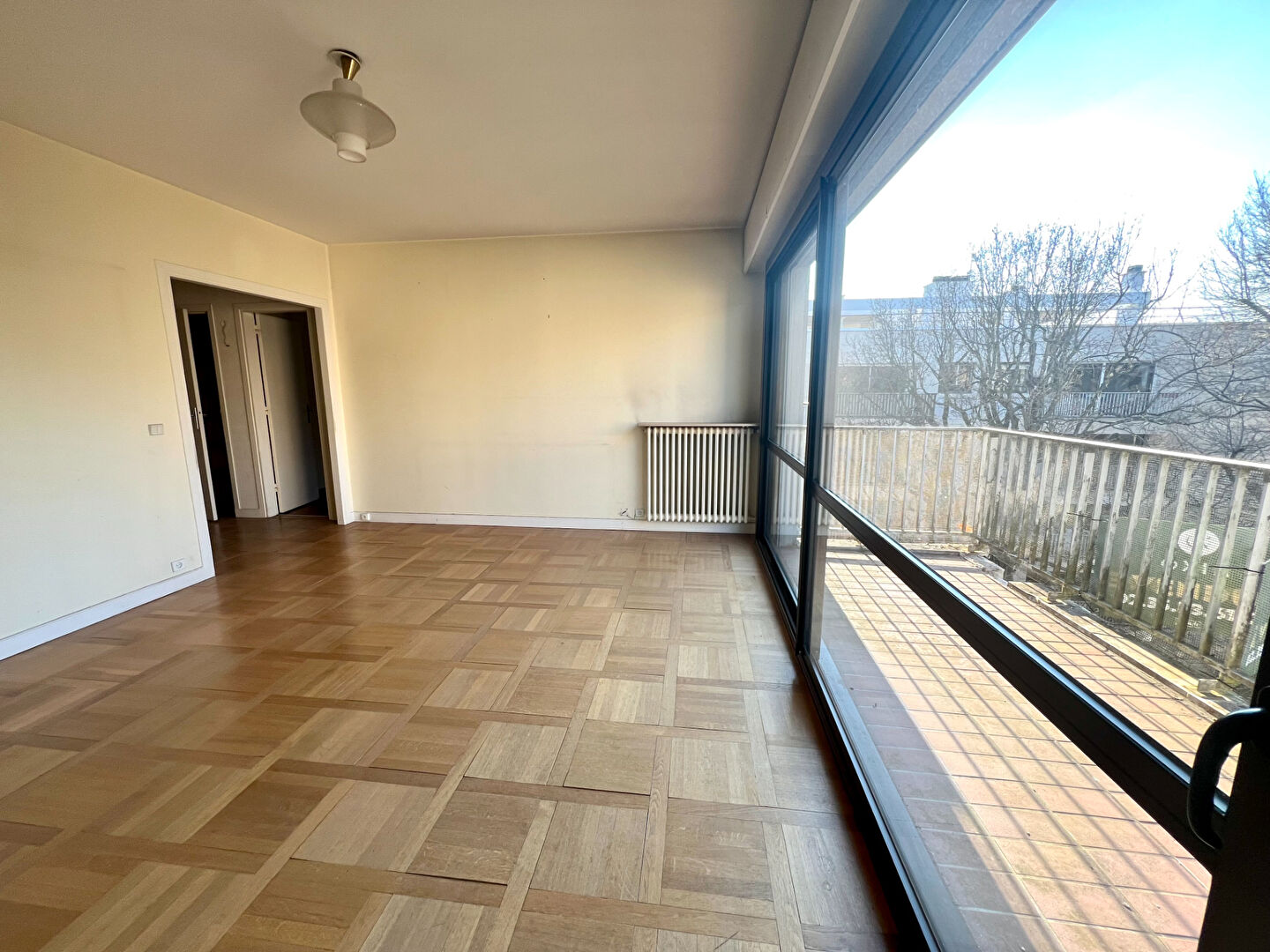 Photo Appartement 4 pièces avec cave et parkings - GARCHES image 3/6