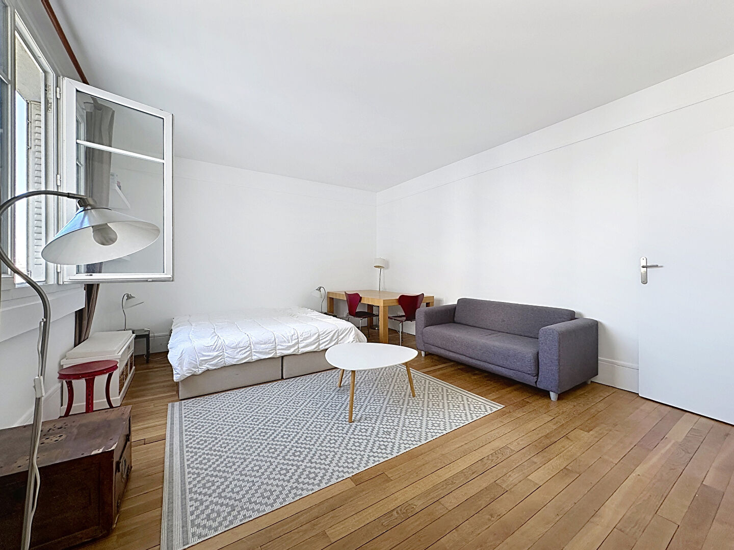 Photo Studio avec vue sur les Invalides et Tour Eiffel image 3/6