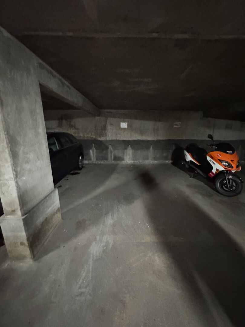 Photo Parking image 2/2