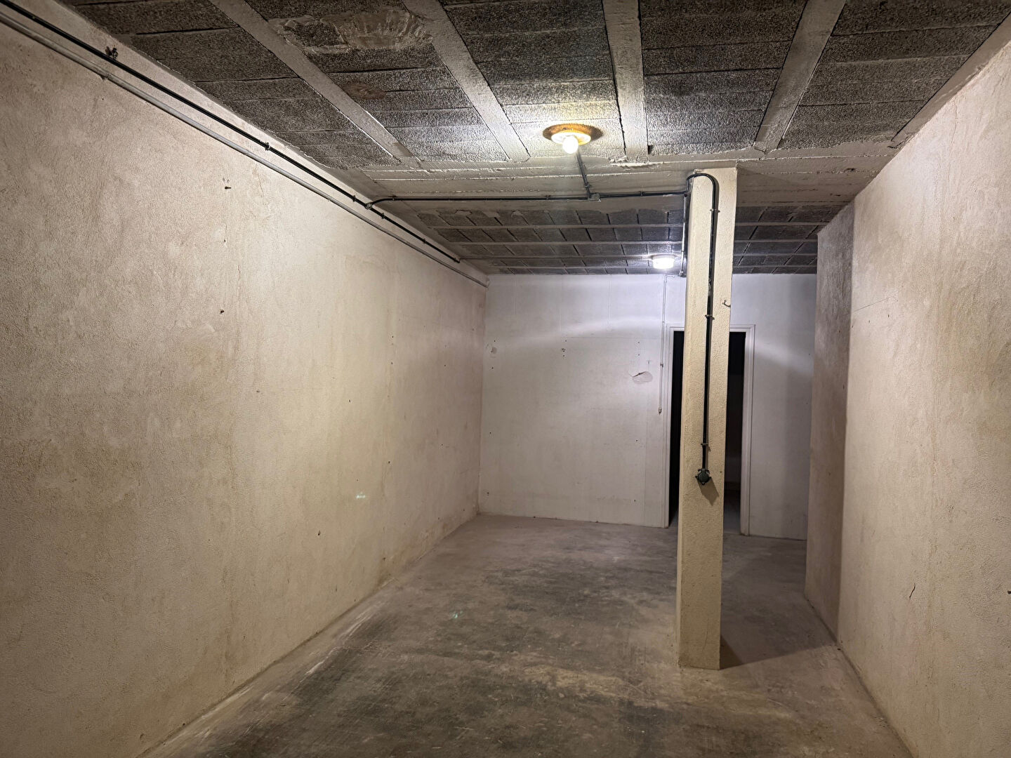 Photo Double parking / box  de 45 m2 image 2/6