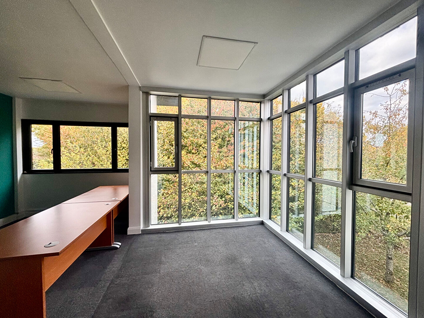 Photo Bureaux 442.84 m2 - Proche A4 image 5/6