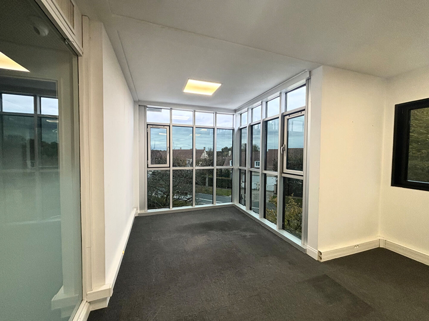 Photo Bureaux 442.84 m2 - Proche A4 image 6/6