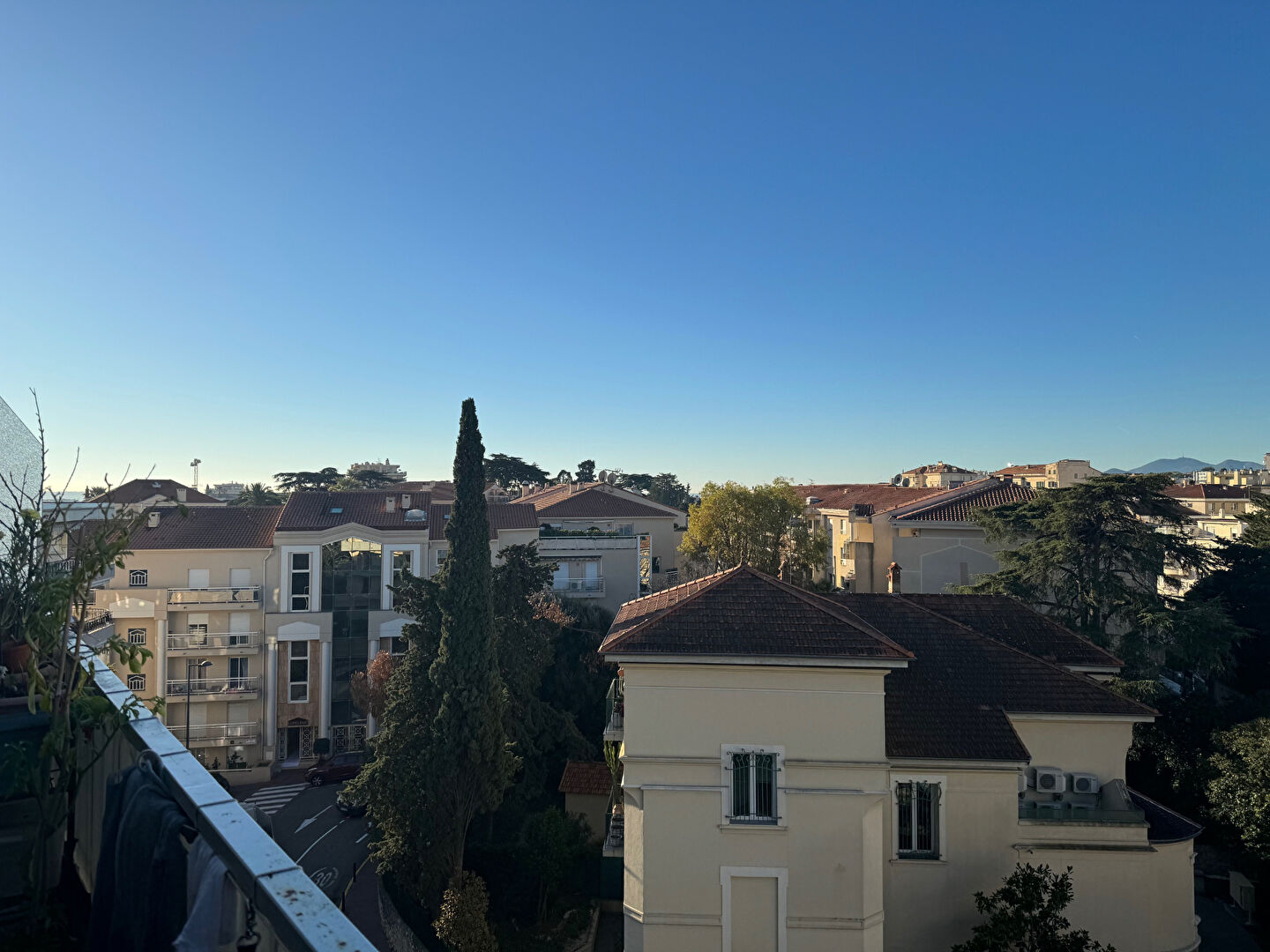 Photo Appartement Cannes 1 pièce(s) dernier étage vue dégagée image 3/6