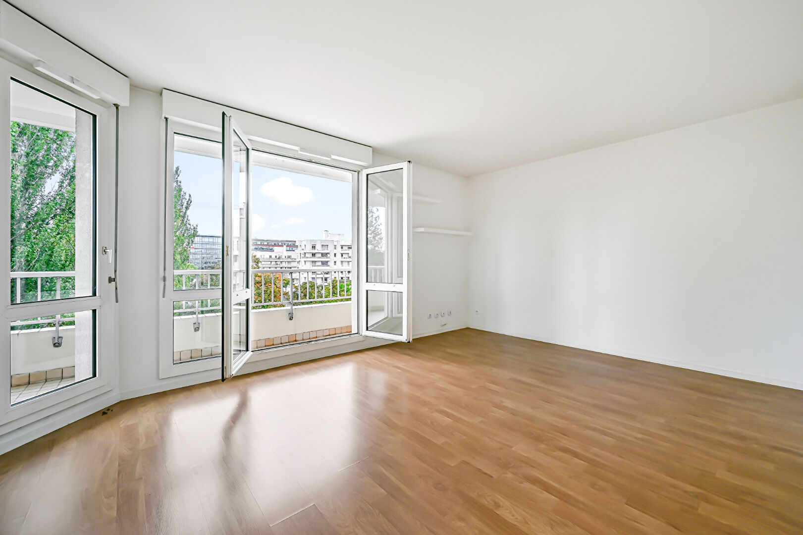 Photo Issy-les-Moulineaux- Grand 2 pièces avec balcon et parkings image 4/6