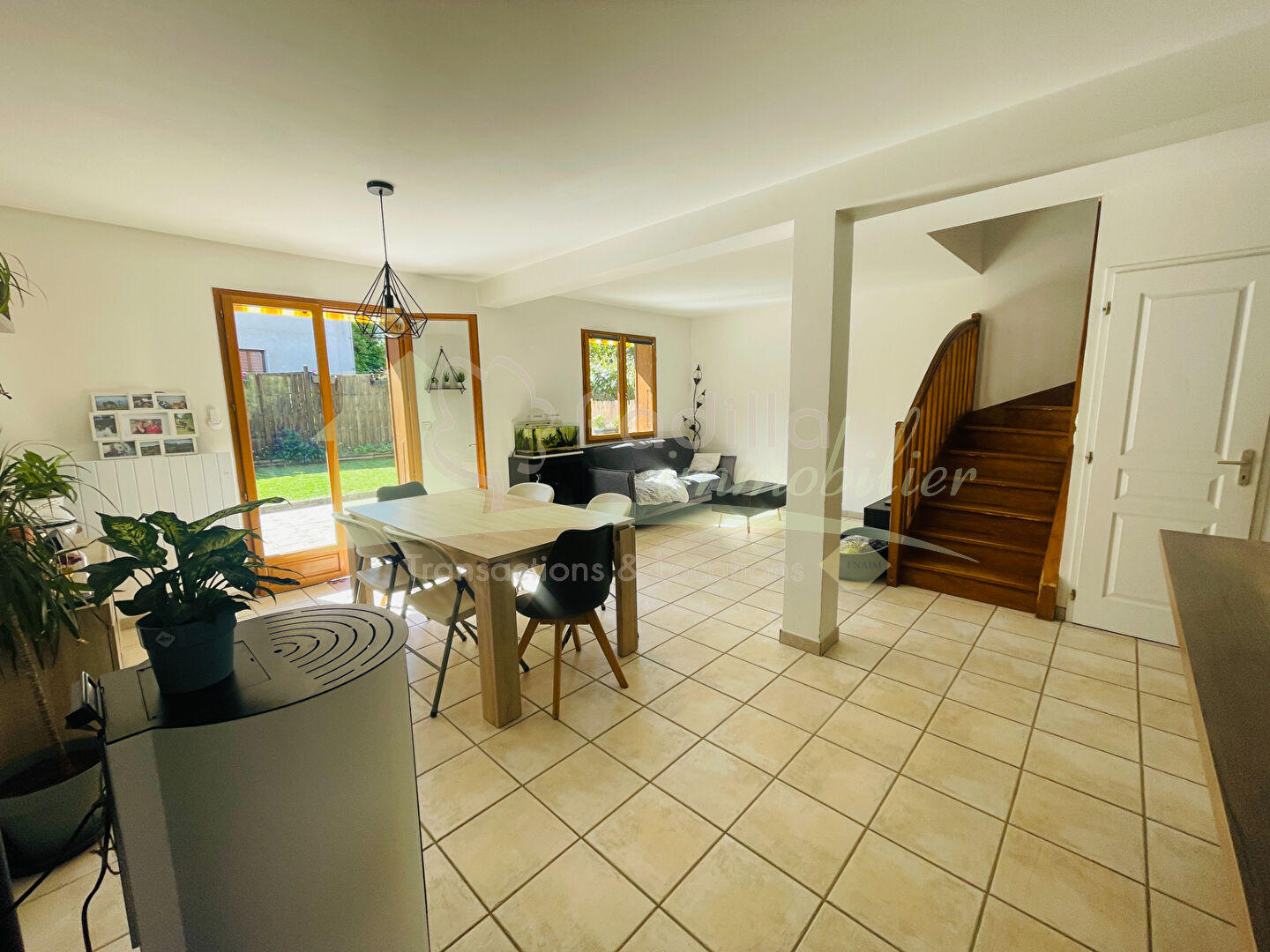 Photo Maison mitoyenne 4 pièces 92 m²  + garage . Marnaz image 2/6