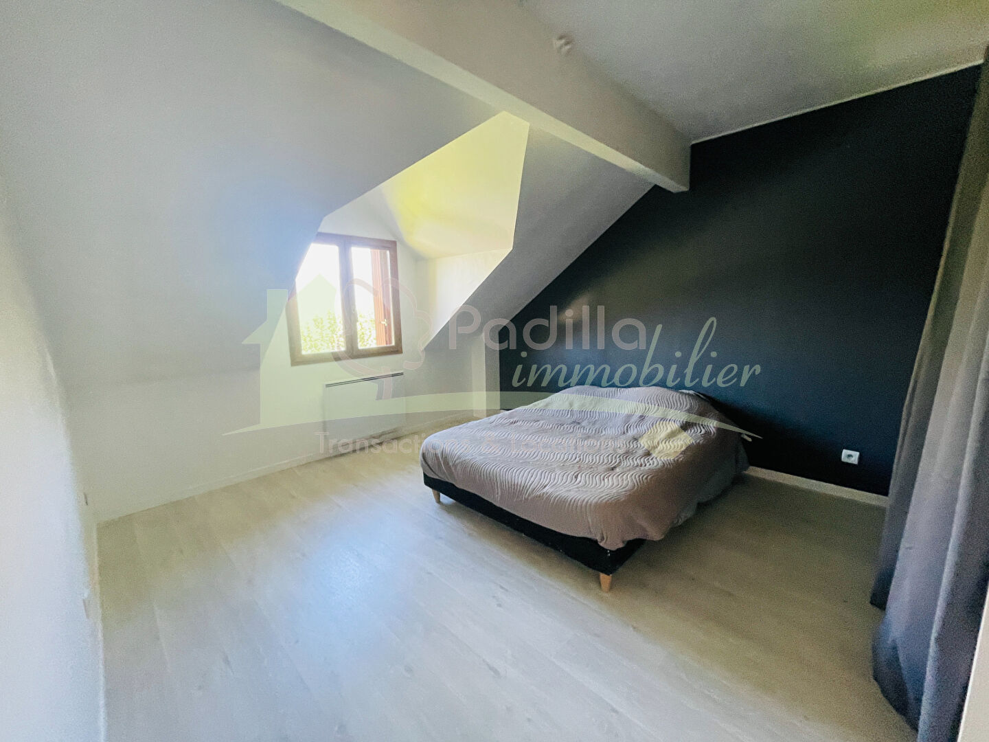 Photo Maison mitoyenne 4 pièces 92 m²  + garage . Marnaz image 5/6