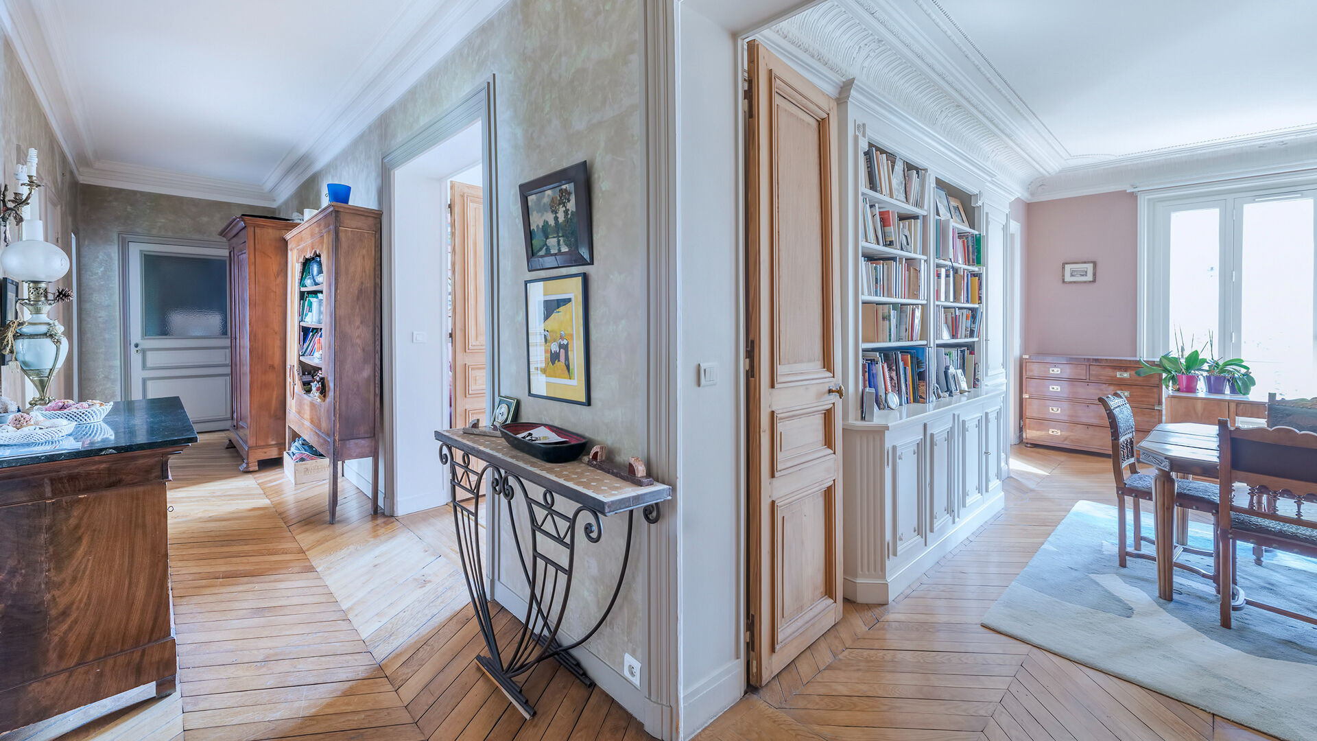 Photo Appartement Paris 16-  5 pièce(s) 112 m2 - 2 chambres- Trocadéro - 5ème étage. image 1/5