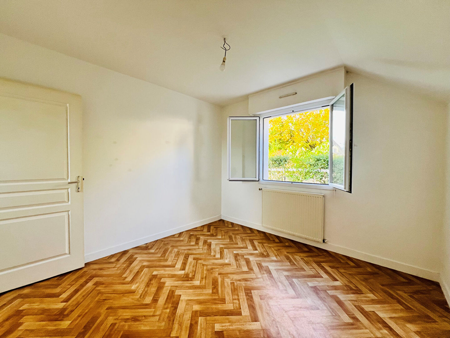 Photo Bel appartement T4 avec jardin, garage et parking  - PROCHE GARE image 3/5