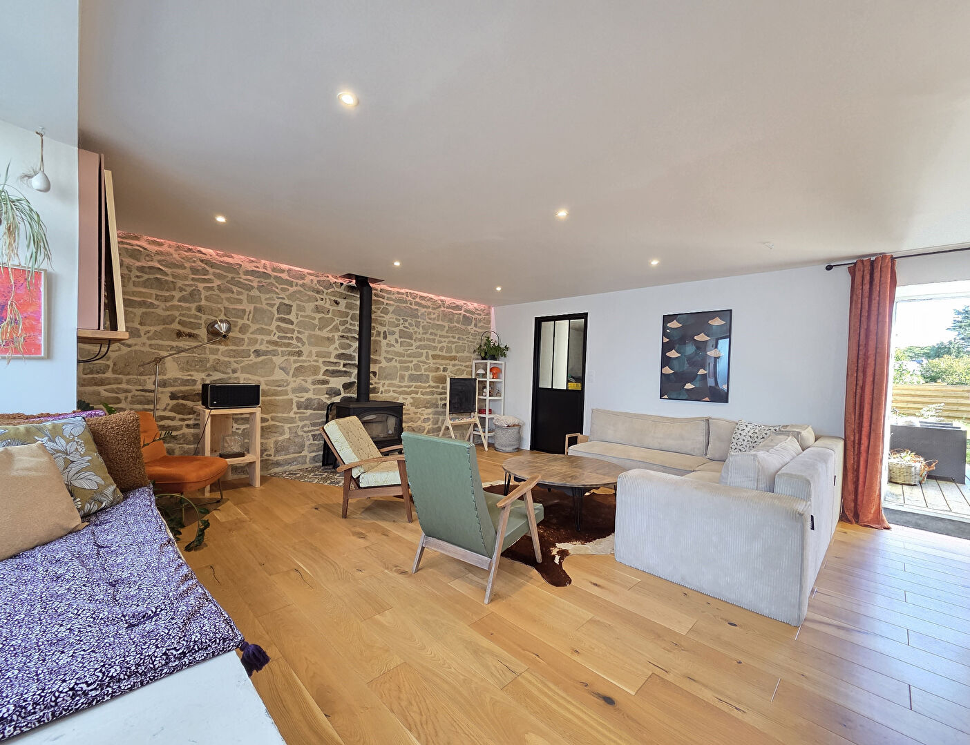 CHARME DE LA PIERRE - Grande pièce de vie LUMINEUSE