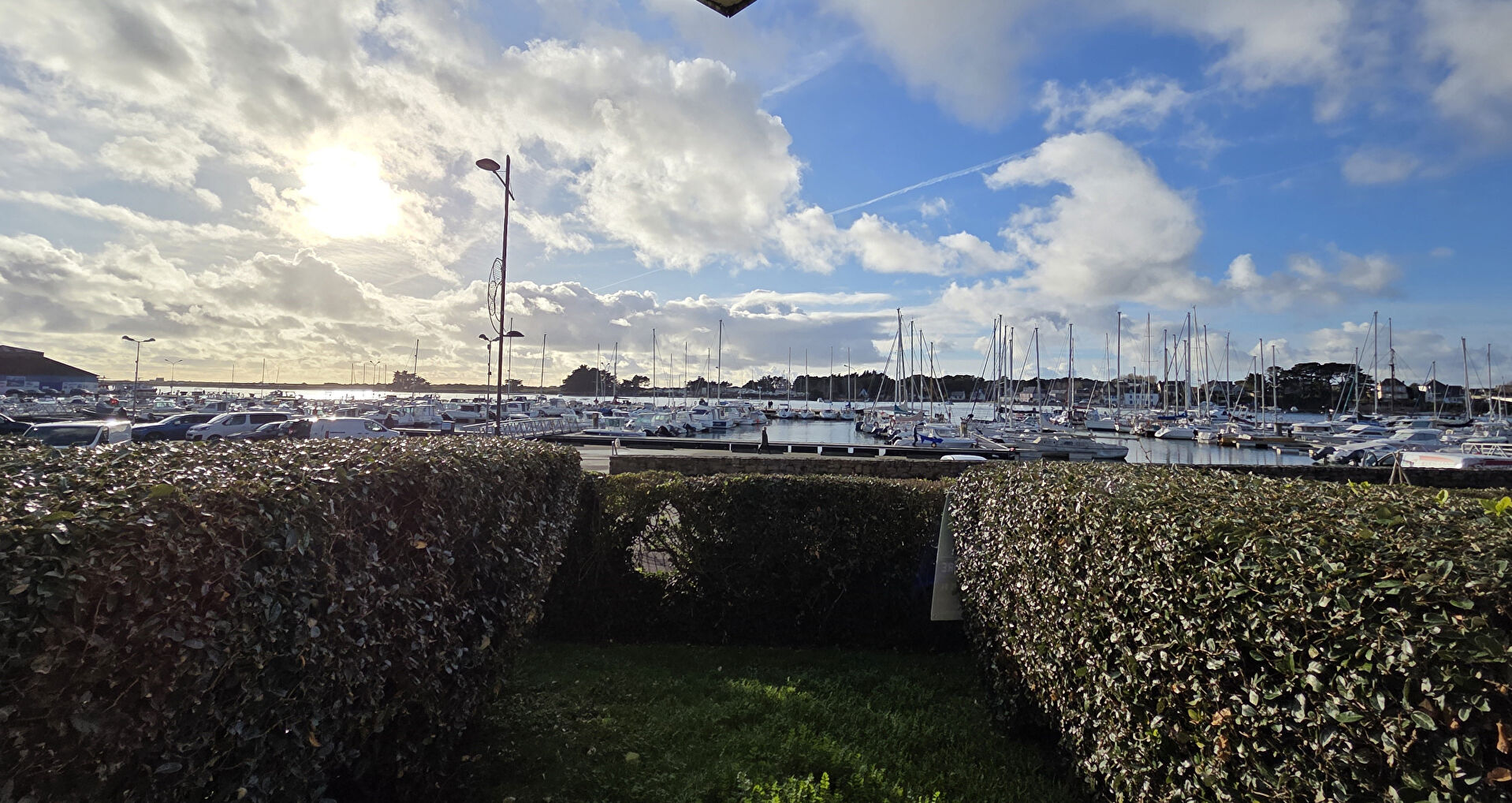 INSTALLEZ-VOUS SUR LE PORT !