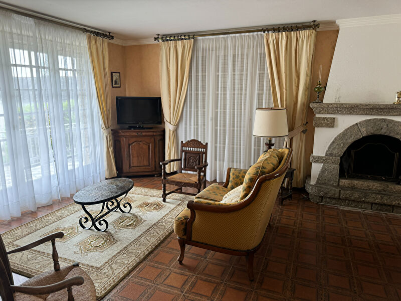 Photo Maison 9 pièces PLUVIGNER image 2/3