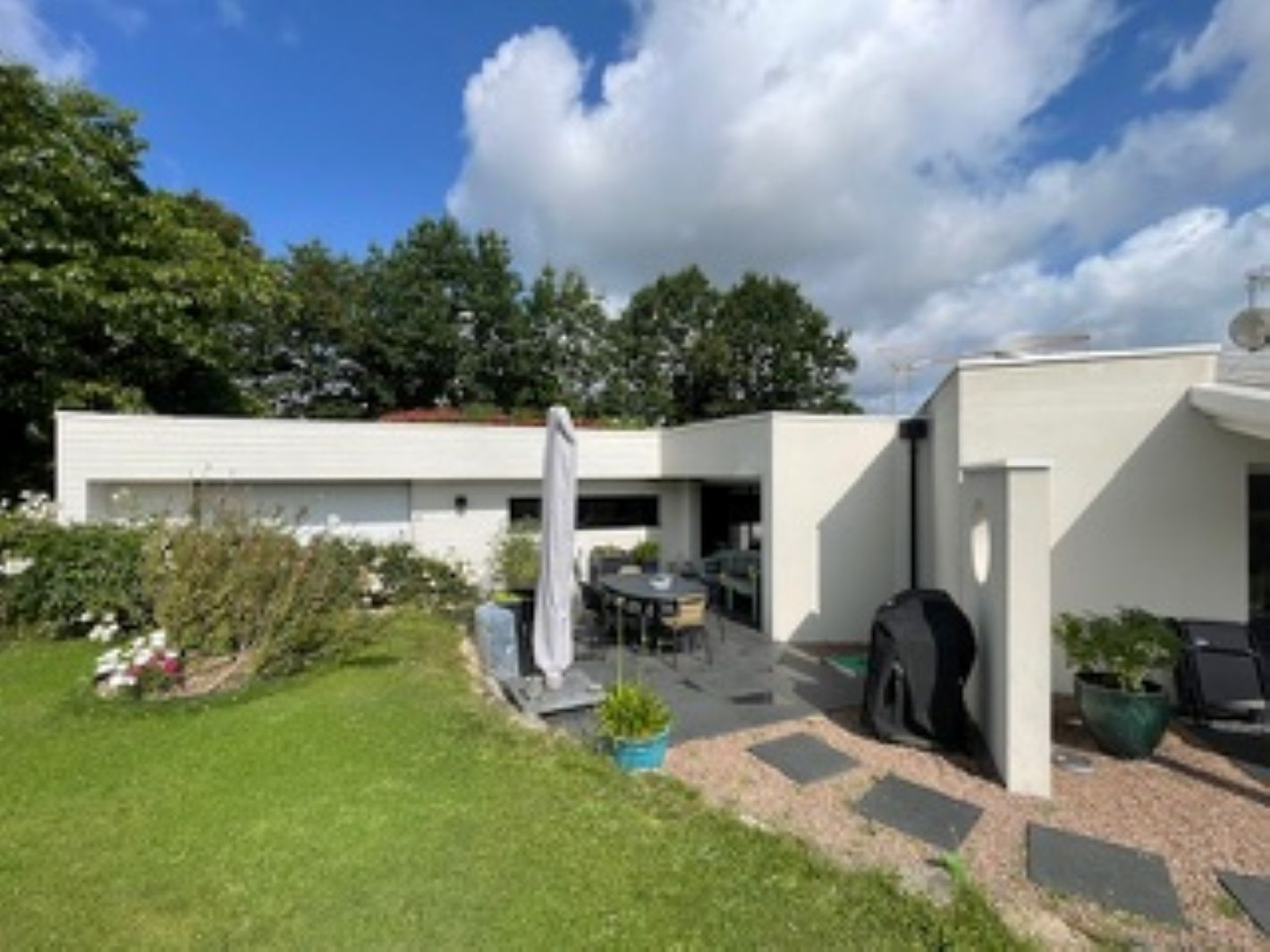 ELEGANCE ET QUIETUDE