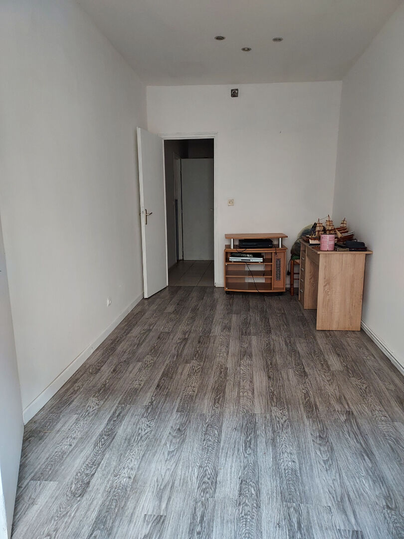 Photo Maison Charmes 7 pièce(s) 185 m2 image 2/6