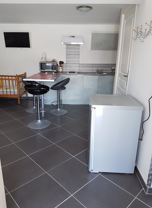 STUDIO MEUBLE A LOUER A BEAUMONT-HAGUE