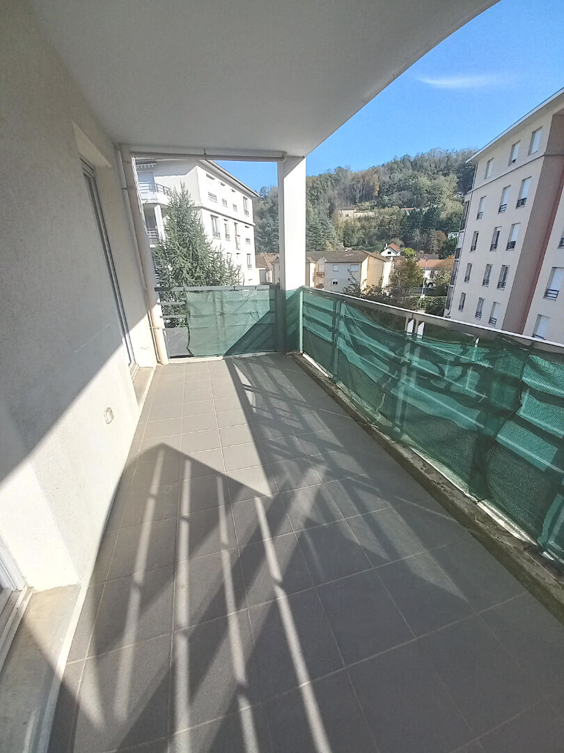 Photo Appartement Bourgoin Jallieu 3 pièces 66,62 m² avec balcon et garage image 2/6