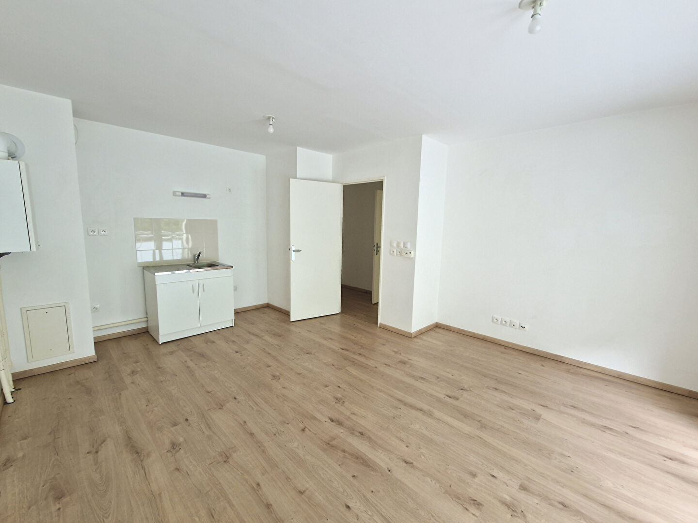 Photo Appartement Deville Les Rouen 2 pièces 42 m² avec balcon et parking image 2/6