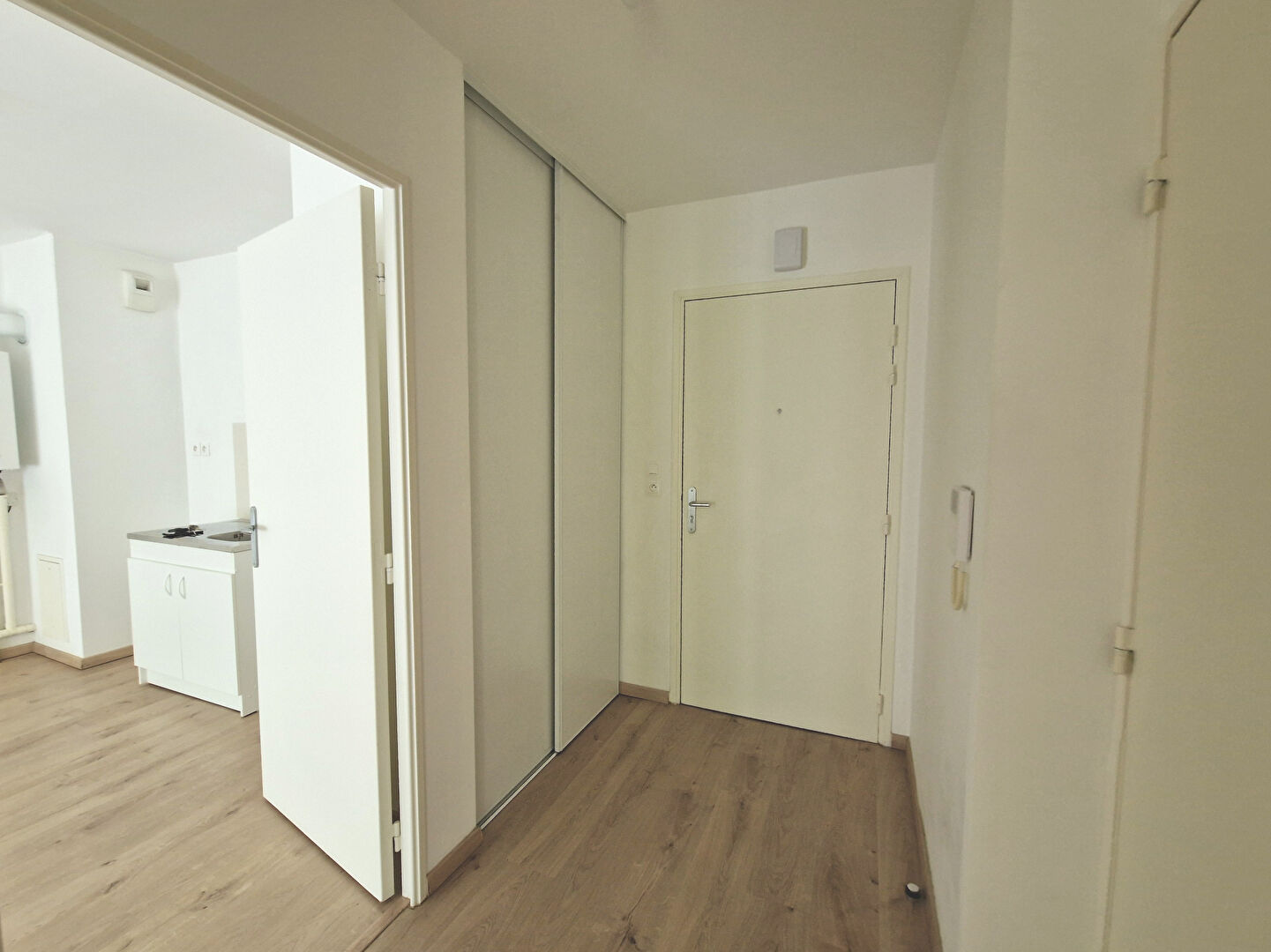 Photo Appartement Deville Les Rouen 2 pièces 42 m² avec balcon et parking image 5/6