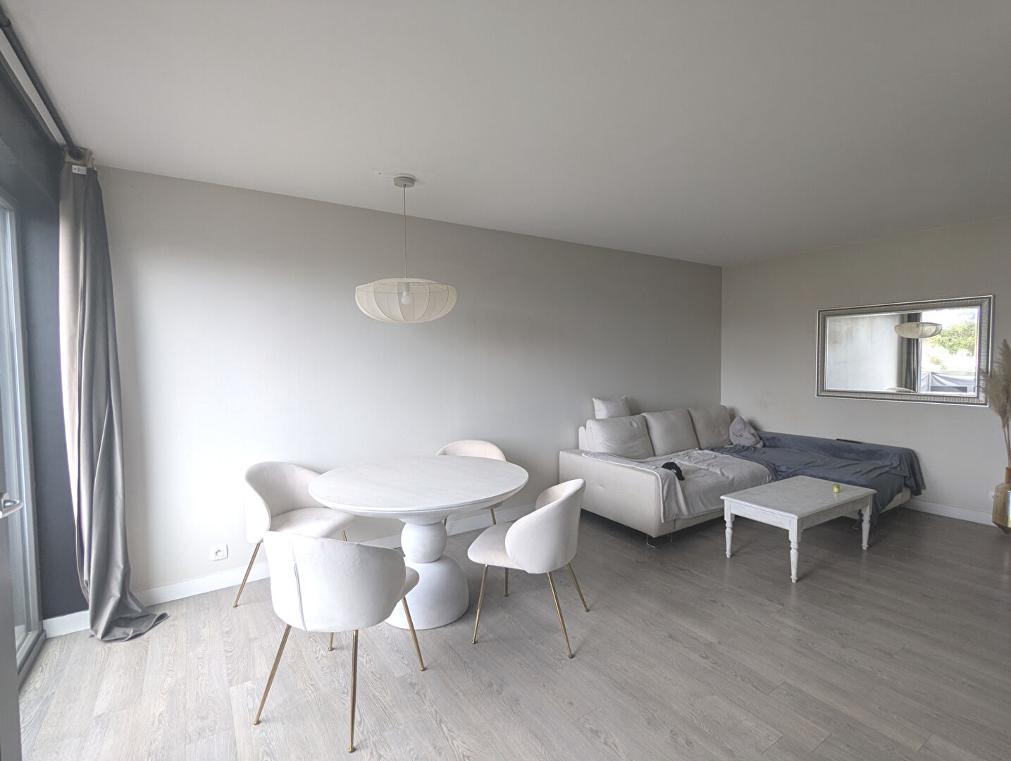 Photo À deux pas du tramway : 2 pièces de 51 m² avec extérieur et parking image 1/4