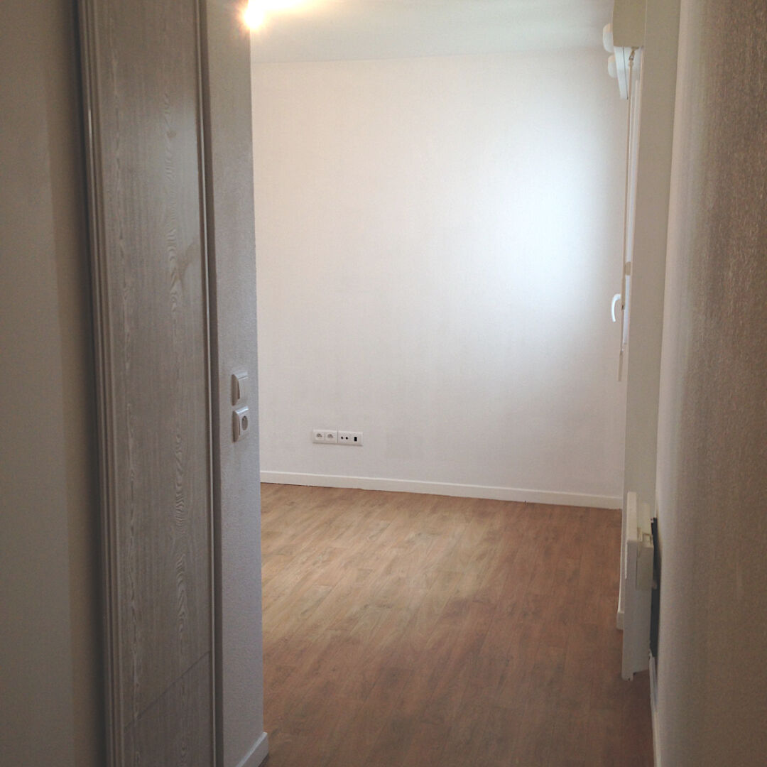 Photo Appartement Villeneuve La Garenne 1 pièce 20 m² image 2/6