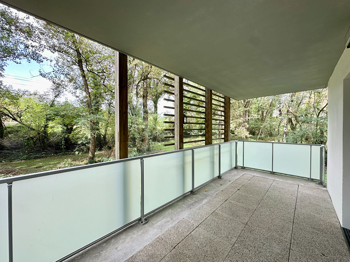 APPARTEMENT T4 AVEC TERRASSE ET DEUX PLACES DE PARKING