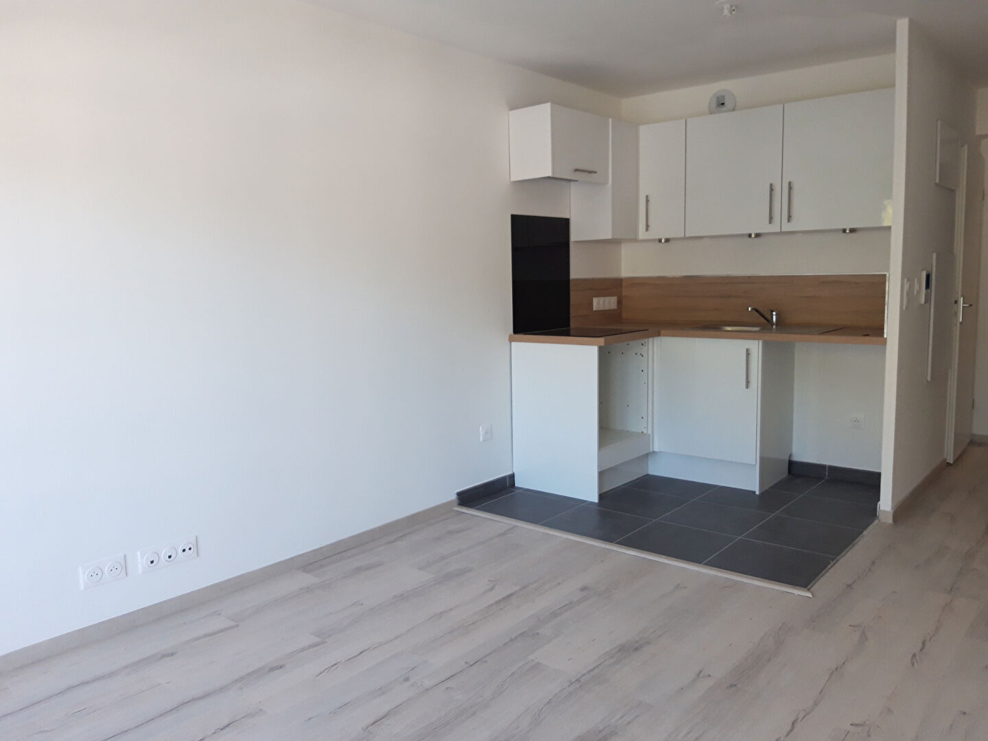 Photo Appartement Saint Leger Du Bourg Denis 2 pièces 40 m² avec balcon et parkings image 1/6