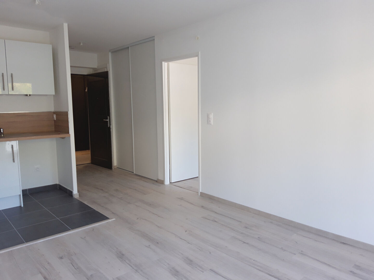 Photo Appartement Saint Leger Du Bourg Denis 2 pièces 40 m² avec balcon et parkings image 2/6