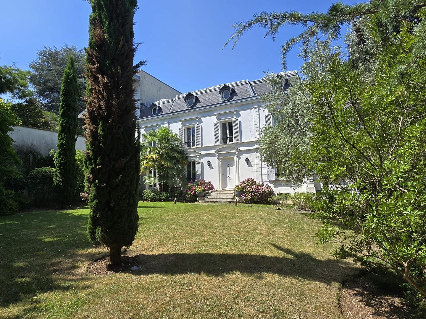 Agence immobilière de QUOD,  ASSOCIES Paris 17eme
