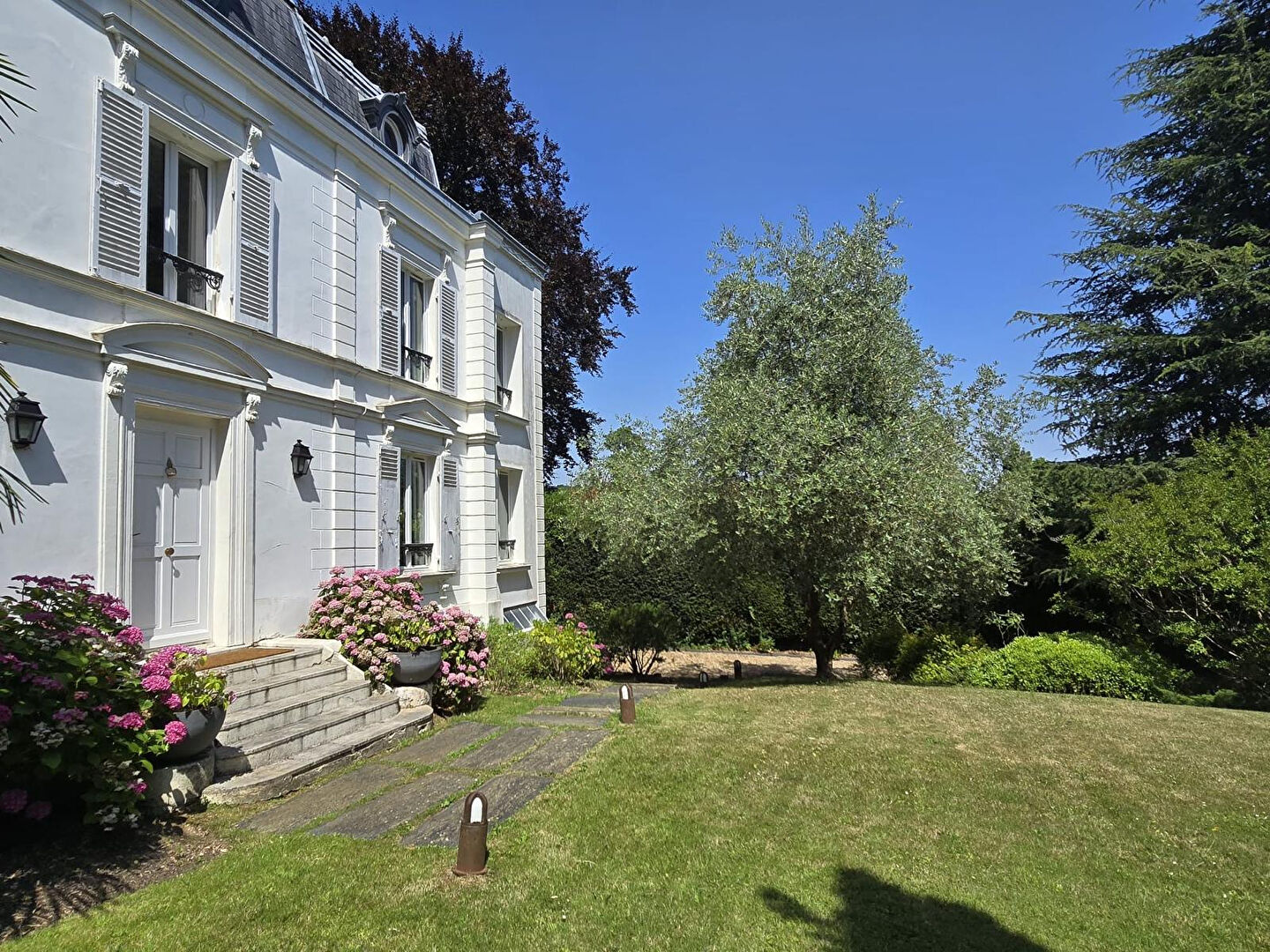 DEMEURE  -VILLE D AVRAY - 10 pièce(s) - 310 m2