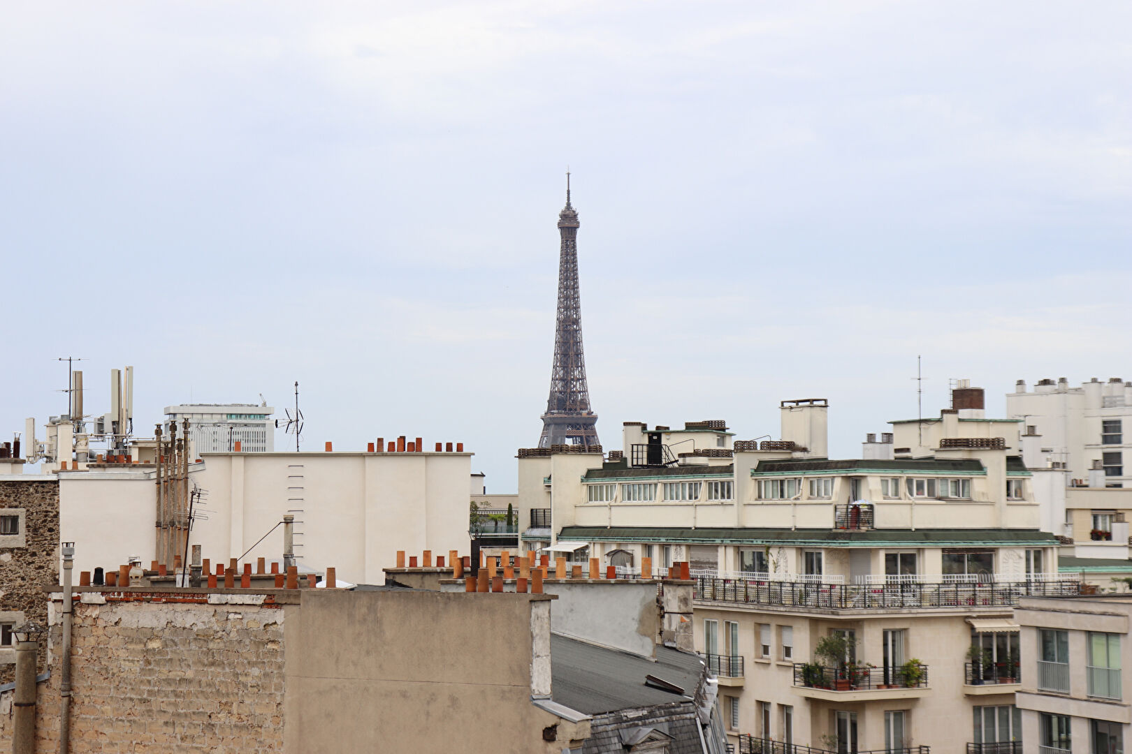 Agence immobilière de QUOD,  ASSOCIES Paris 17eme