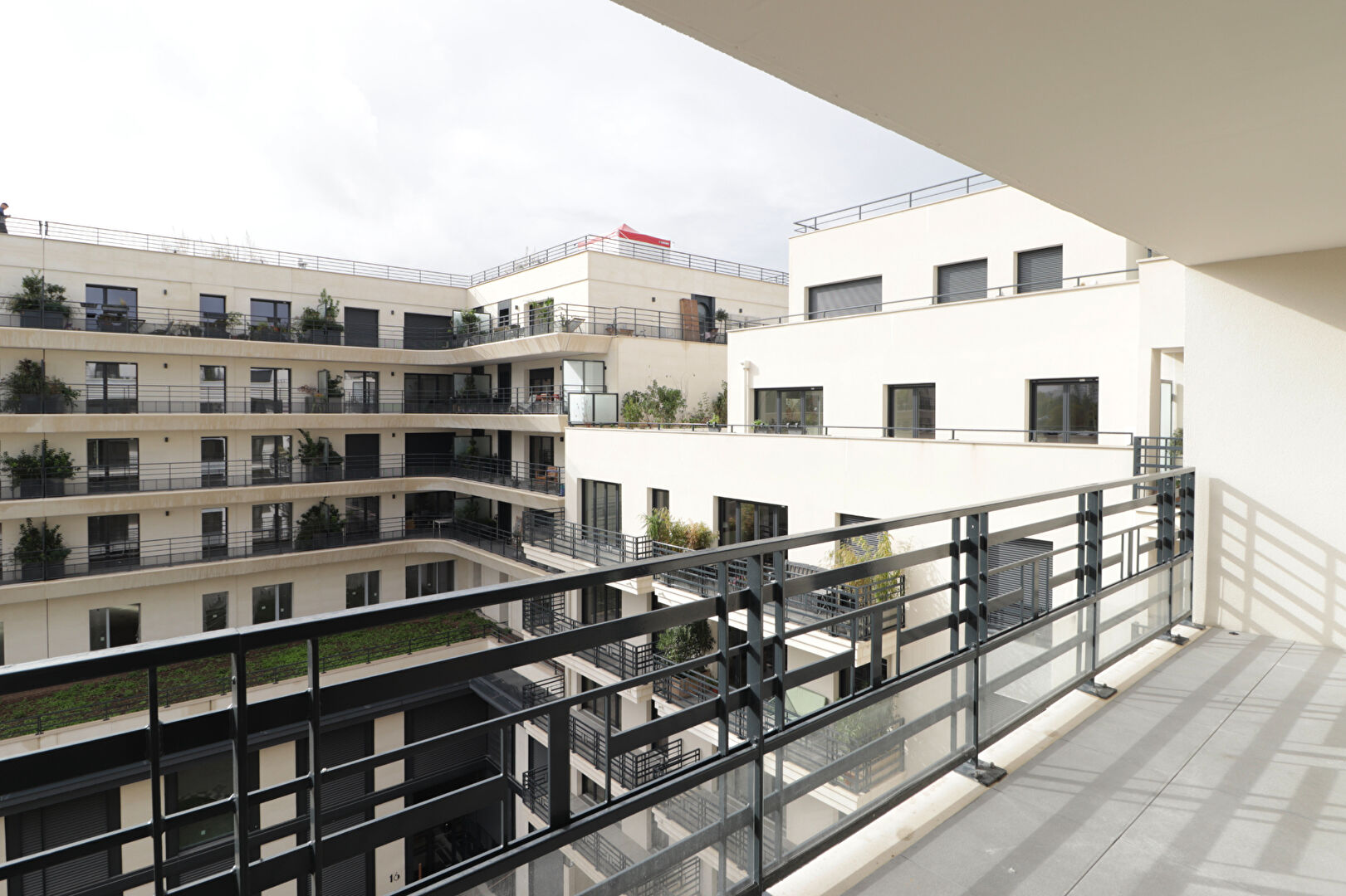 Agence immobilière de QUOD,  ASSOCIES Paris 17eme