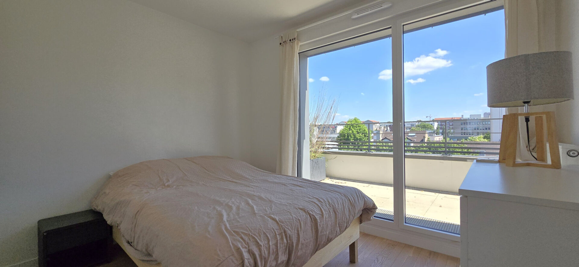 Photo Appartement Clichy avec terrasse- 2 pièces de 47 m2 - Terrasse. image 5/6