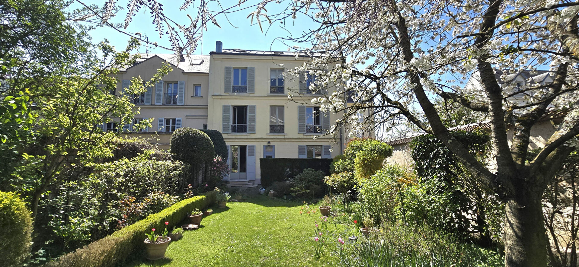 Agence immobilière de QUOD,  ASSOCIES Paris 17eme
