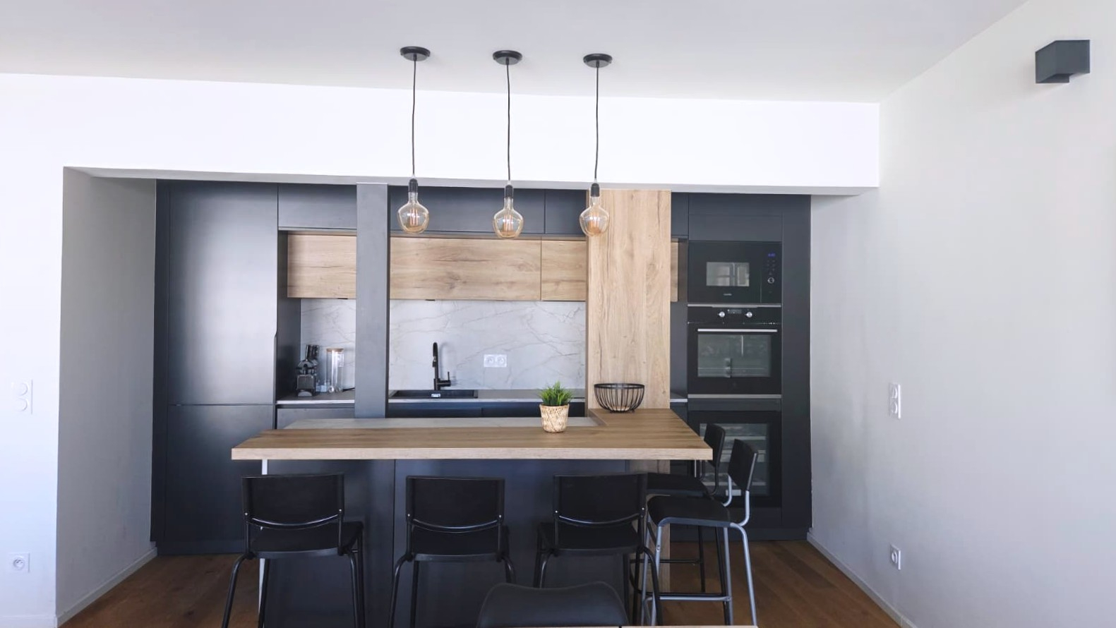 Photo PARIS 15 COMMERCE _         Bel appartement 2 chambres avec balcon 85 m² image 5/6