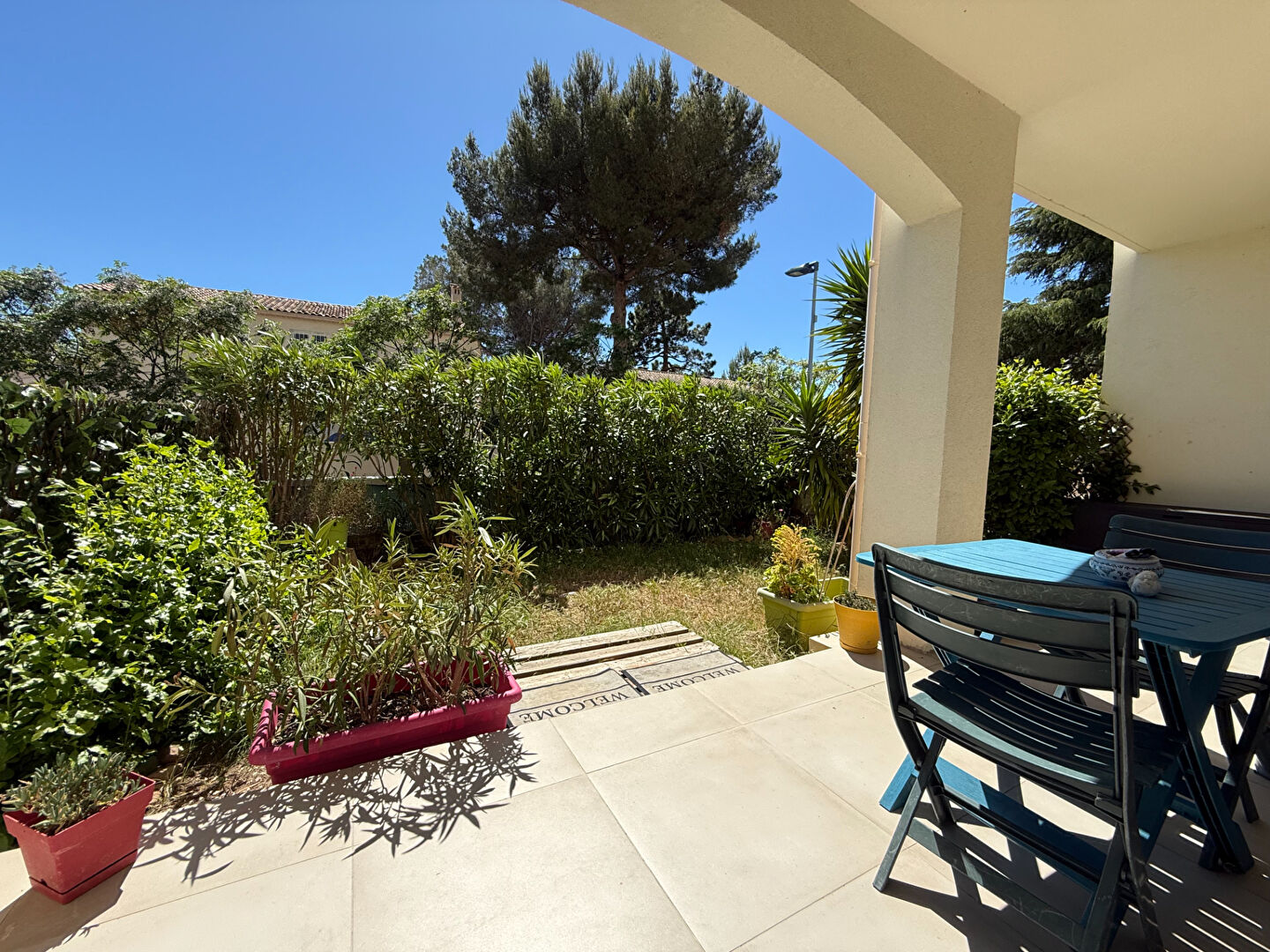 * Bord De Mer * Plage & Commerces * REZ-DE-JARDIN * APPARTEMENT 2 Pièces * (83430) SAINT MANDRIER SUR *