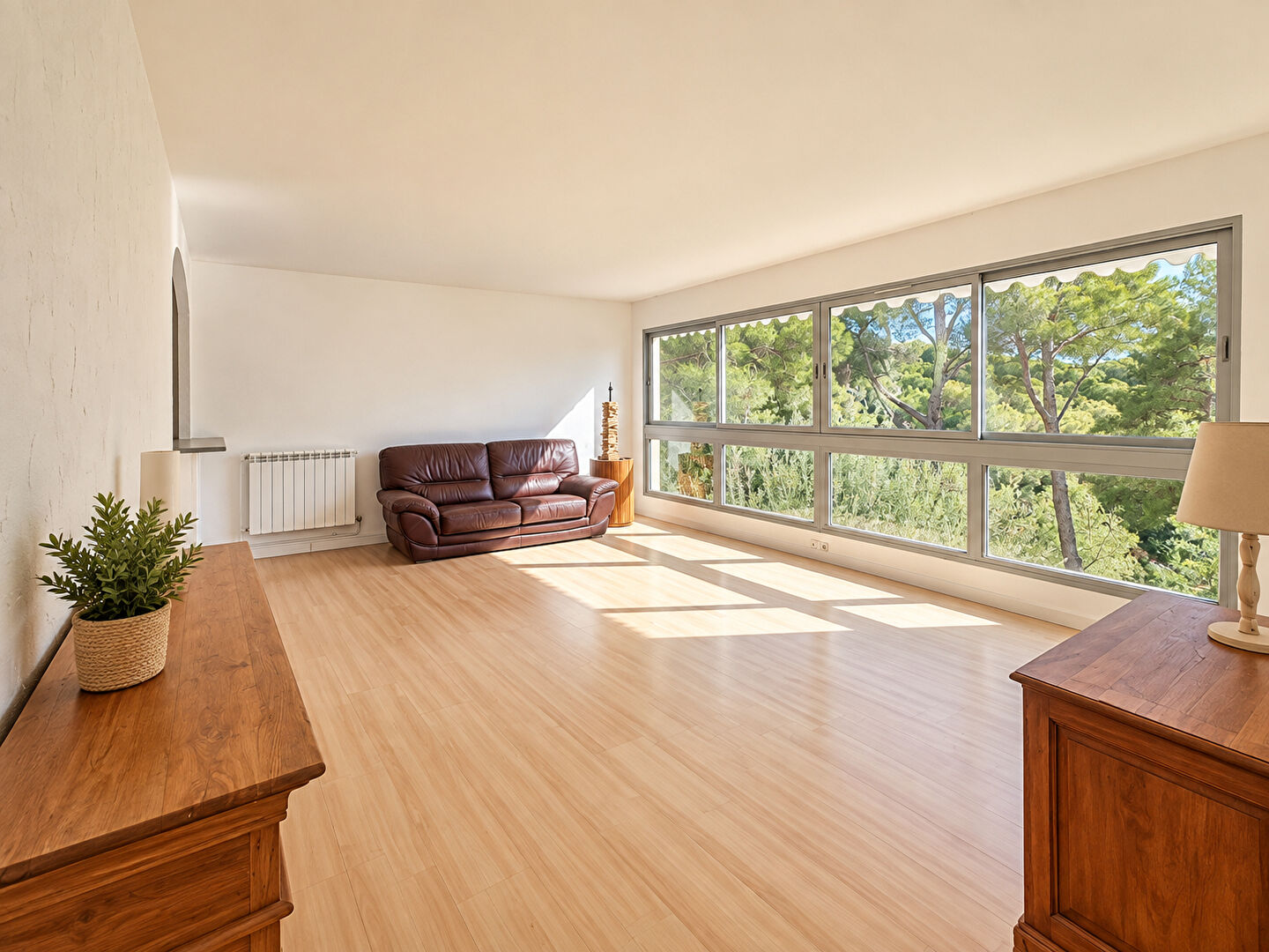 * Exposition Sud - Vue Pinède * APPARTEMENT 3 Pièces avec 2 Chambres * Parking privé + Cave (83430) SAINT MANDRIER SUR MER *