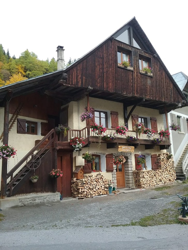 Photo Belle ferme Savoyarde entièrement restaurée image 1/6