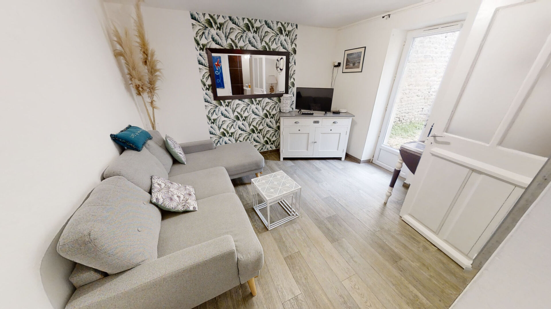 MAISON DE VILLE RÉNOVÉE - 30 MÈTRES DE LA PLAGE - VENDUE MEUBLÉE