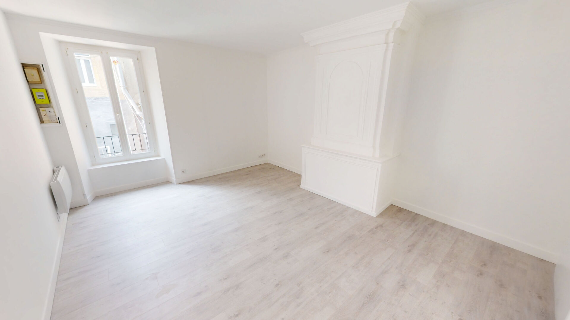 DUPLEX RÉNOVÉ LUMINEUX DE 38 M2 - PLEIN CENTRE HISTORIQUE