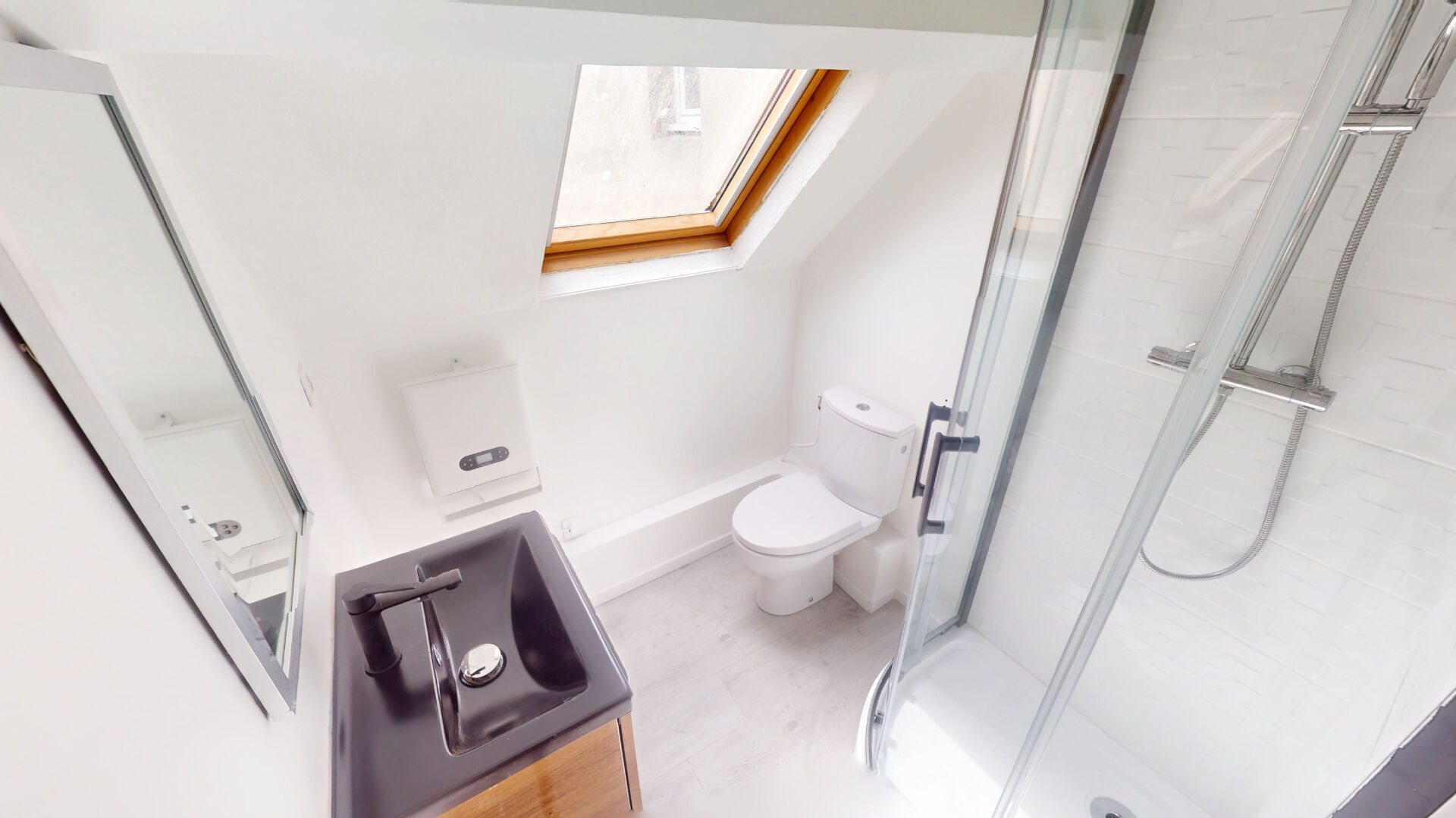 Photo DUPLEX RÉNOVÉ LUMINEUX DE 38 M2 - PLEIN CENTRE HISTORIQUE image 6/6