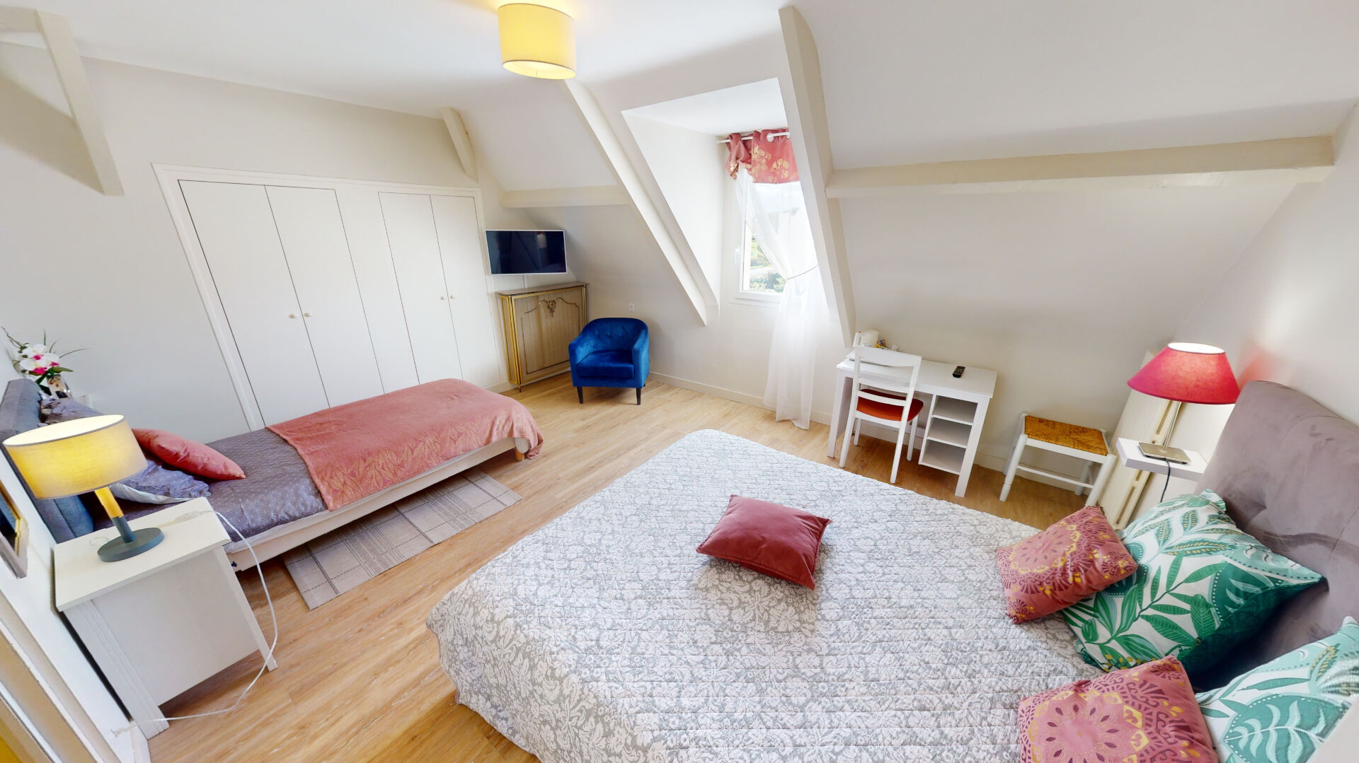 Photo PROPRIÉTÉ EN FRONT DE MER DE 314 M2 AVEC CHAMBRES À LOUER ET PARTIE PRIVATIVE image 5/6