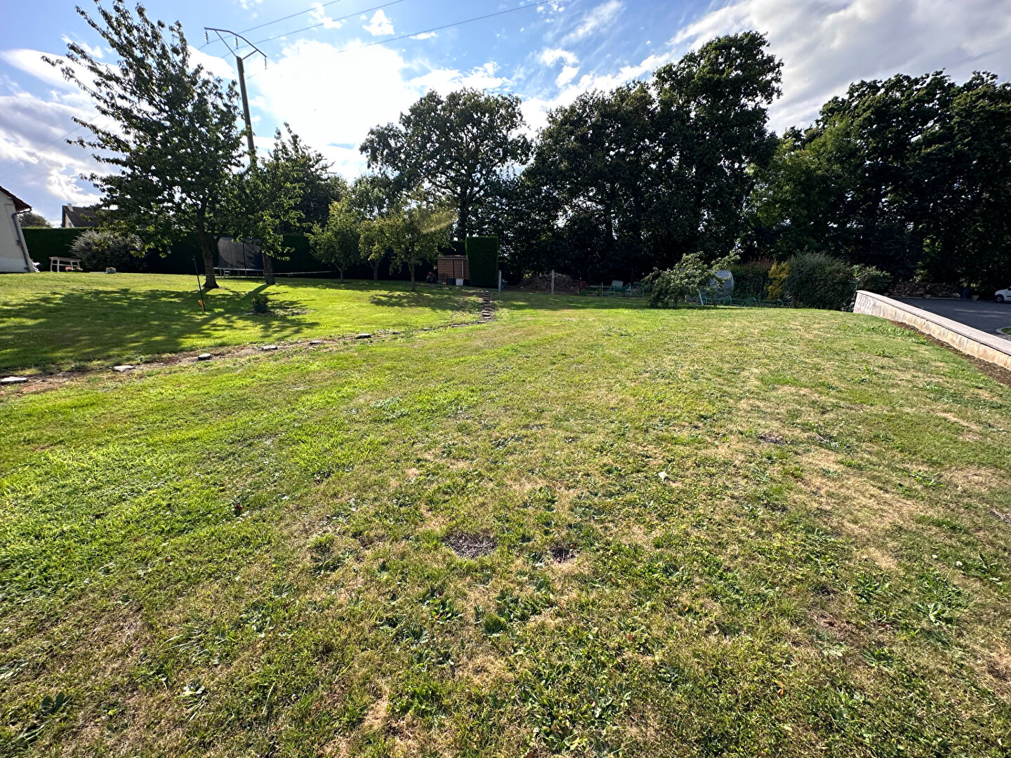 TERRAIN CONSTRUCTIBLE DE 1237 M2 - VIABILISÉ - HORS LOTISSEMENT