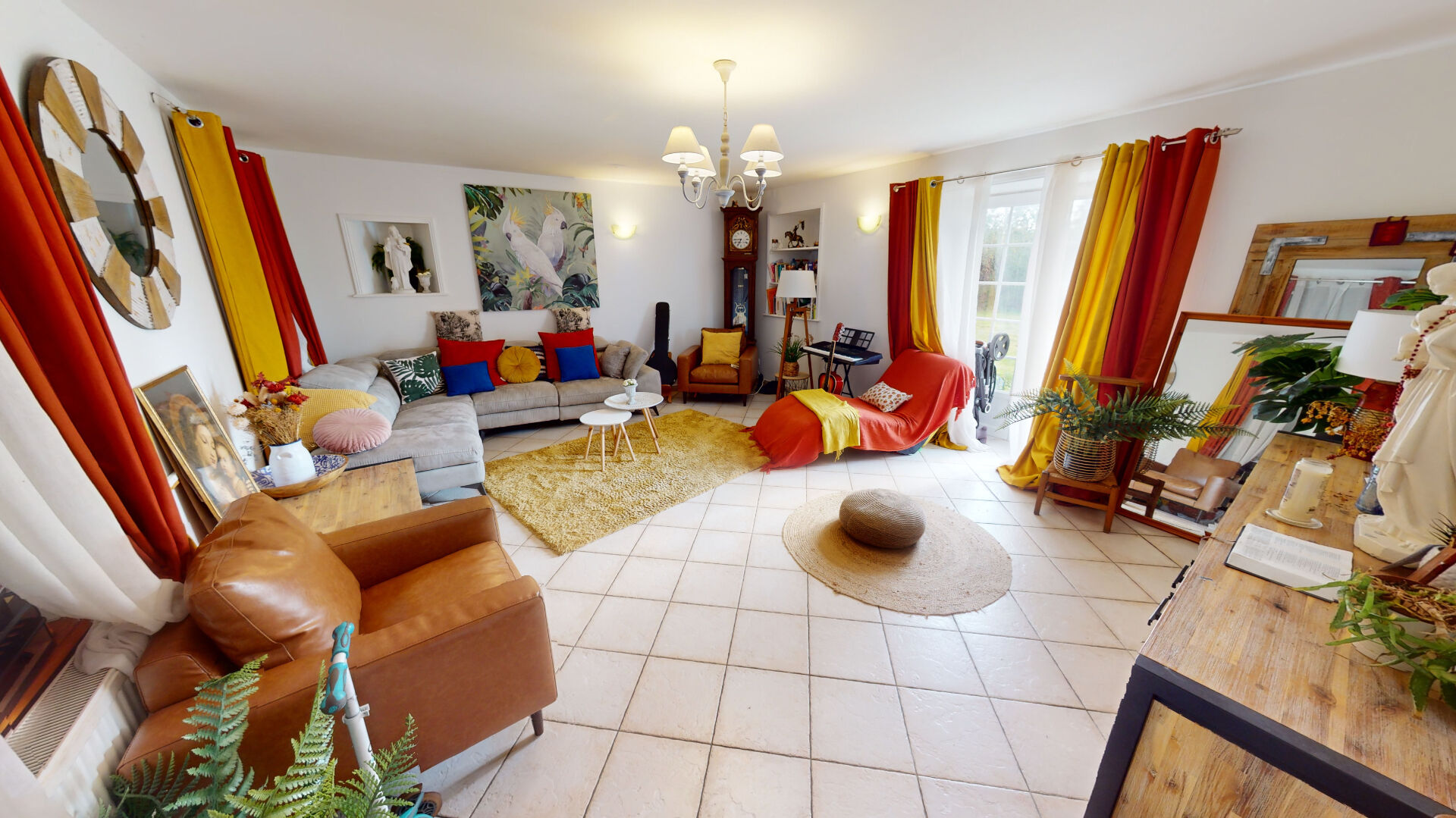 Photo ENSEMBLE IMMOBILIER MAISON PRINCIPALE DE 200 M2 ET 5 DEPENDANCES - 2688 M2 DE TERRAIN image 2/6