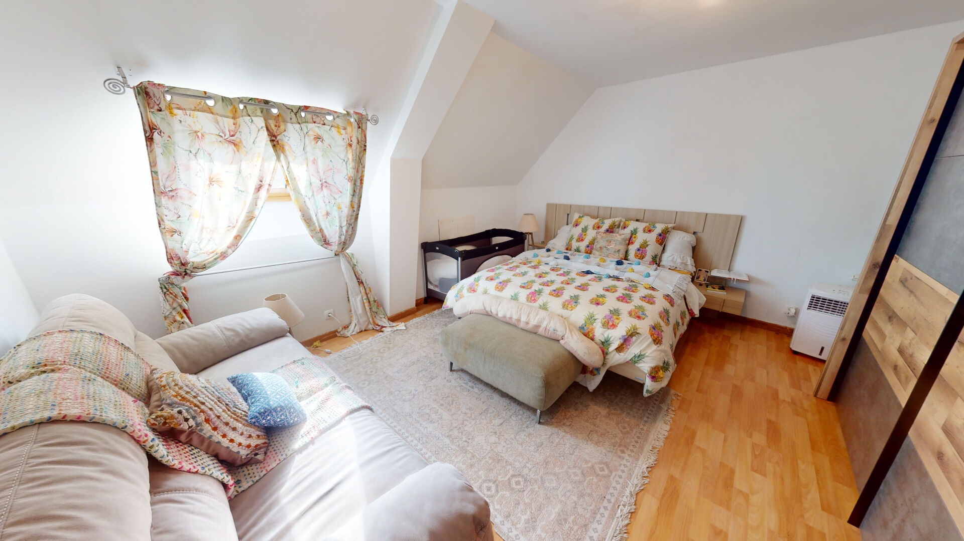 Photo ENSEMBLE IMMOBILIER MAISON PRINCIPALE DE 200 M2 ET 5 DEPENDANCES - 2688 M2 DE TERRAIN image 5/6