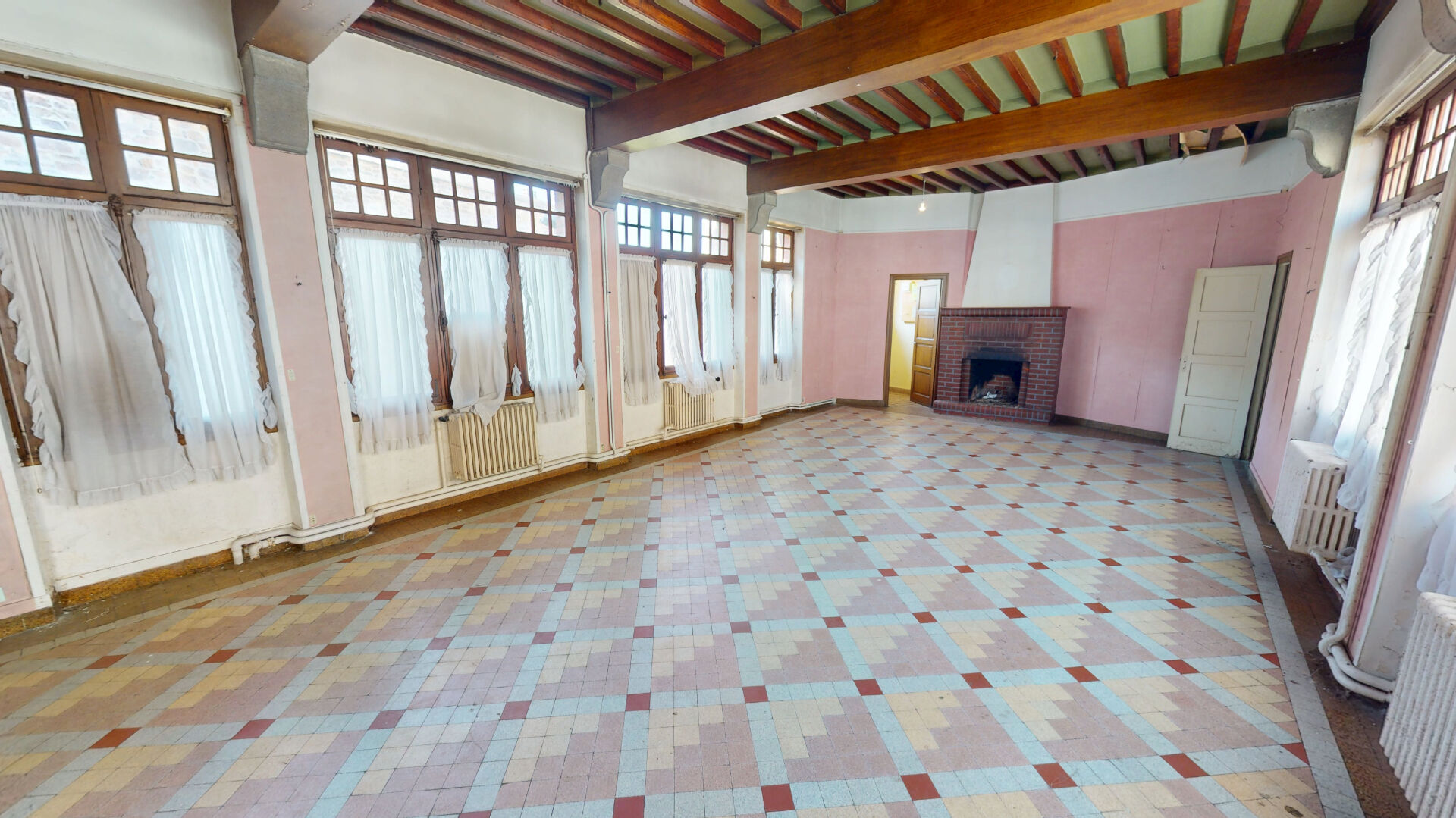 IMMEUBLE À FORT POTENTIEL - 402 M2 - CENTRE DE THURY-HARCOURT