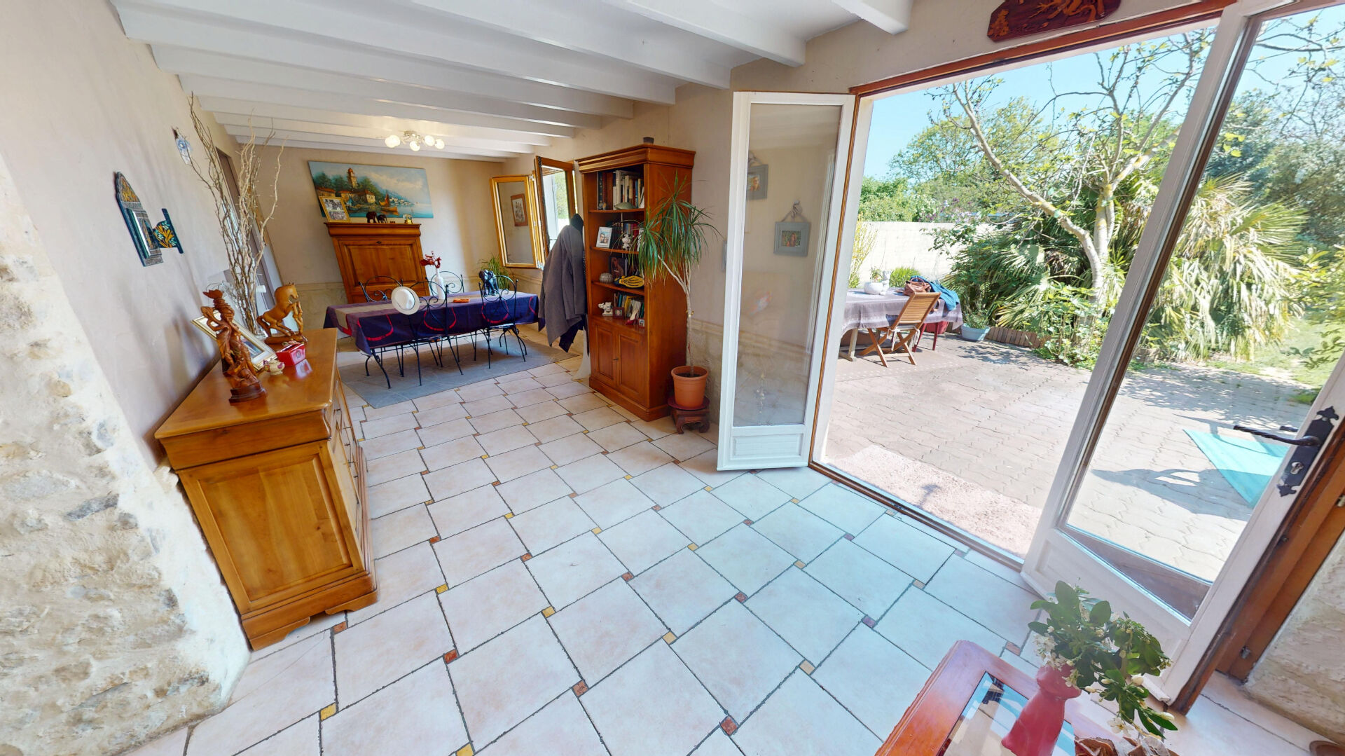 MAISON EN PIERRES DE 131 M2 - VIE DE PLAIN PIED - 5 KMS DE BAYEUX SUD