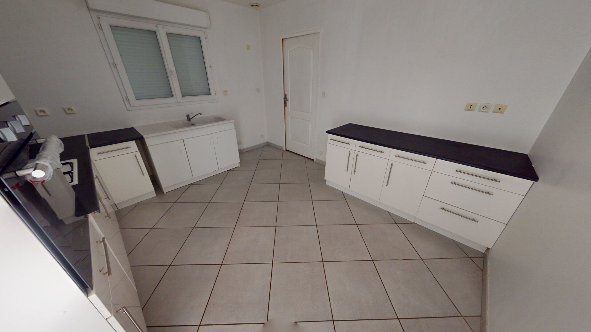 Photo MAISON DE PLAIN-PIED DE 111 M2 AVEC 3 CHAMBRES - PROCHE PORT EN BESSIN - OMAHA BEACH image 4/6