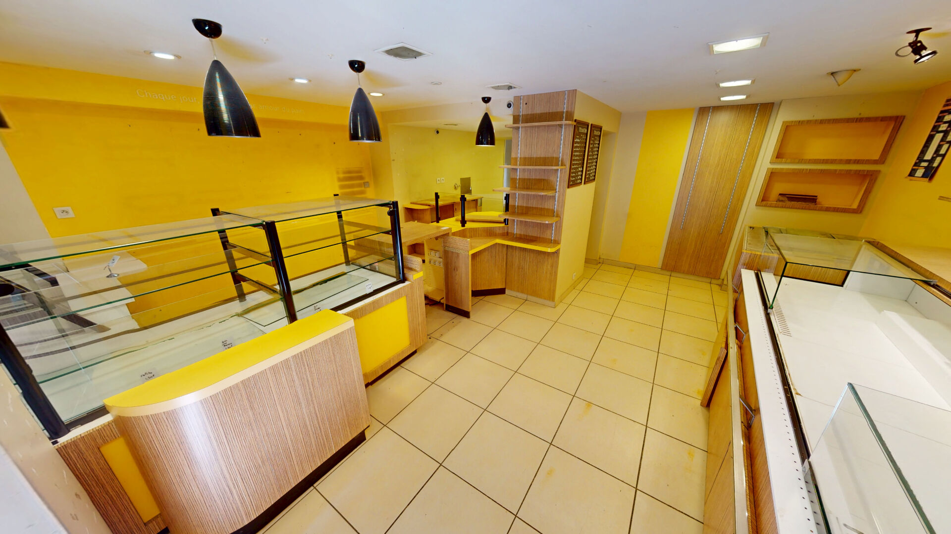 Photo DROIT AU BAIL - 134 M2 - CENTRE-VILLE EMPLACEMENT N°1 image 2/6