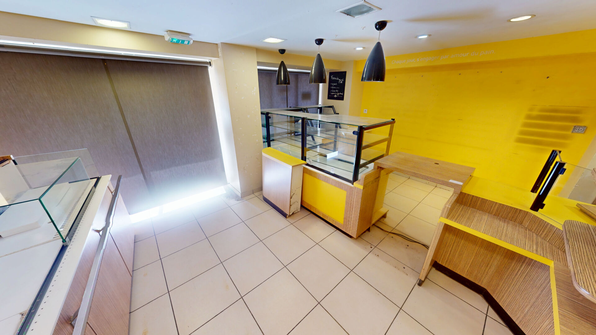 Photo DROIT AU BAIL - 134 M2 - CENTRE-VILLE EMPLACEMENT N°1 image 3/6